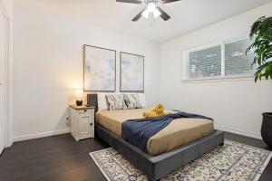 a bedroom with a bed and a ceiling fan at Italian Cottage 2B 1B Duplex KING Pet Friendly in Richardson