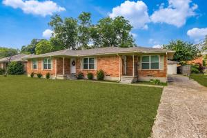 a brick house with a green lawn at Italian Cottage 2B 1B Duplex KING Pet Friendly in Richardson