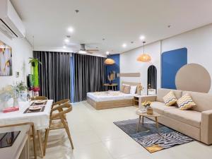a living room with a couch and a table at The Song Apartment - Căn Hộ Du Lịch 5 Sao Cạnh Biển Vũng Tàu in Vung Tau