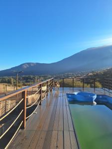 a pool on the deck of a house with a view at Tu rinconcito entre cerros in Requínoa