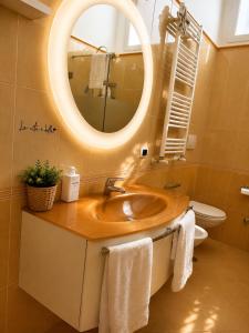 a bathroom with a sink and a mirror and a toilet at ladimoradiperseo in Giovinazzo +11 photos