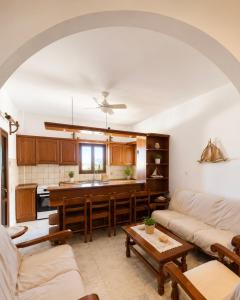 a living room with a couch and a table at Casa di Ricci Paros in Dhragoulás