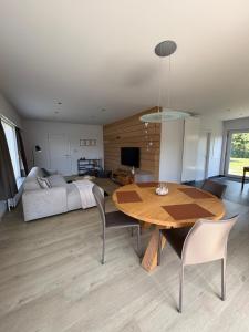 a living room with a table and a bedroom at De 50 Steenbrugge in Oostkamp