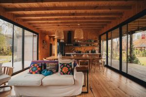 a living room with a couch and a table at Cozy Premium Delta Cabin Private Dock in Tigre