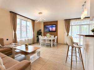 a living room with a couch and a table at Къща за гости ЕМ Парадайс in Tserova Koriya