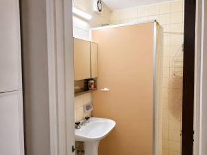 a bathroom with a sink and a white toilet at Peatonal y San Martin in Mendoza