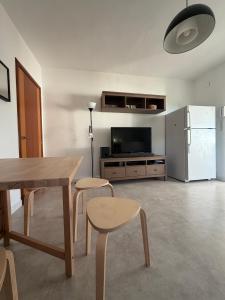a living room with a table and a refrigerator at San Calixto 8 in Sanlúcar de Barrameda