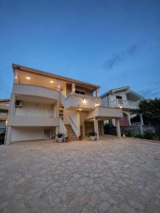 a large house with a driveway in front of it at belaapartmani in Bar
