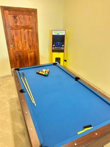a pool table in a room with a game at Villa Green Diamond in Playa Flamingo