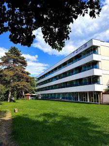 a building with the name on the side of it at Hotel Tomis Neptun in Neptun