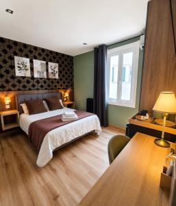 a hotel room with a bed and a window at Hostal Luxury Green Madrid Gran Vía in Madrid