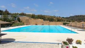 a large swimming pool in front of a building at Appartement calme avec piscine et proche de la plage in Fnidek +5 photos
