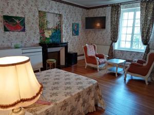 a living room with a bed and a table and chairs at Villa Hestia B&B de charme dans une villa historique face aux thermes in Contrexéville