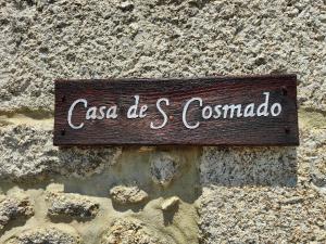 a sign that says casa de sommoria on a wall at Casas Serranas in Gouveia