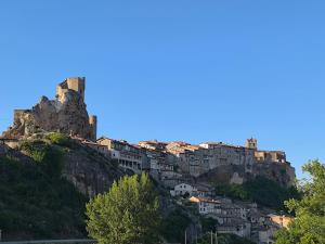 a town on top of a mountain with a castle at VuT El Mirlo in Frías