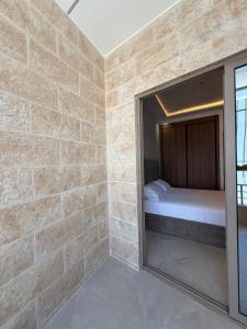 a bedroom with a bed and a mirror at اقامة هبة 4 in Yebha