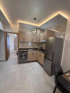 a kitchen with a refrigerator and a stove at اقامة هبة 4 in Yebha