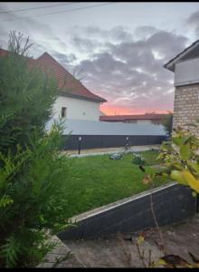 a view of the backyard of a house at les gîtes de la Colombière 10 personnes in Longvic