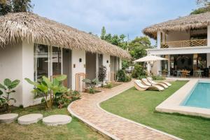 a villa with a swimming pool and a resort at Vikara in Olón