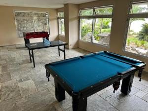 a room with a pool table and a table at Studio 1202 Confortável, Piscina e próximo a praia! in Guarujá
