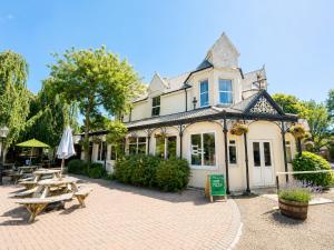 a building with a picnic table in front of it at Cornwall Cosy Bungalow in Hayle