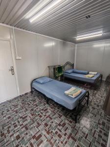 two bunk beds in a room with a ceiling at STUDIO HOMESTAY Arjuna in Pantai Remis +2 photos