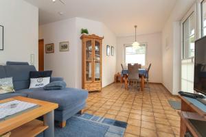 a living room with a couch and a table at Deichbrise in Greetsiel