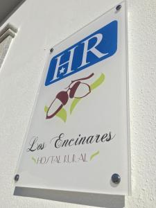 Una señal para una oficina con una abeja. en Hostal Los Encinares, en Villanueva de Córdoba