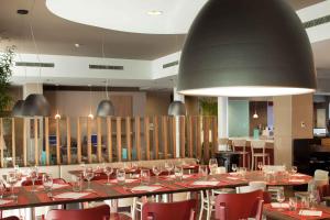 Reštaurácia alebo iné gastronomické zariadenie v ubytovaní Travelodge Málaga Airport