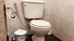 a bathroom with a white toilet in a stall at Mí cielo in Huerta Grande