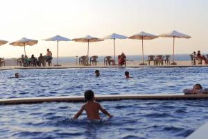a group of people swimming in a swimming pool at قرية بلوباى مرسي مطروح in Marsa Matruh