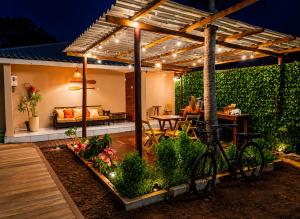 a patio with a bike parked under a pergola at Pousada da Gih in Fernando de Noronha +25 photos