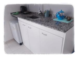 a kitchen with a sink and a counter top at Nuez de la Isla "Hana Apart" Mono C Individuales - SAN ROQUE a 3 cuadras! - in Paraná