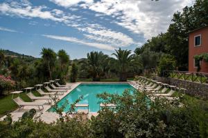 Bazén v ubytování Relais Ciavatta Country Hotel nebo v jeho okolí