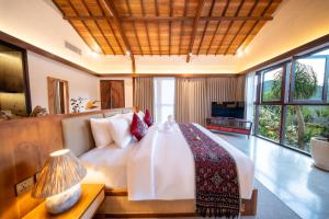 a bedroom with a bed and a lamp on a table at Kropak Sidemen in Sidemen