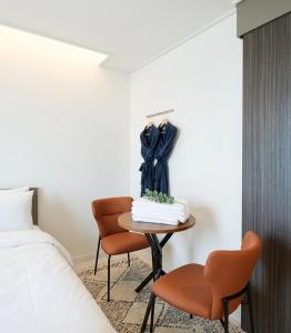 a bedroom with a bed and a table with a cake at 스테이큐브 505 in Chŏnju-yŏk +2 photos
