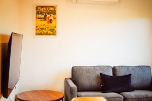 a living room with a couch and a movie poster at The She Oak in Carterton