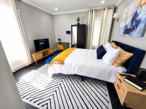 a bedroom with a large bed and a television at Sleeps 6 Near Boston, Providence & Gillette in Attleboro