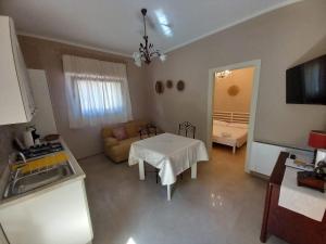 a kitchen and living room with a table and a couch at Casa Tella in Pula