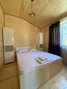 a bedroom with a large white bed in a room at Cottage 505 in Ureki