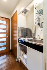 a bathroom with a sink and a counter top at 大濠ウエストビレッジ209 in Fukuoka