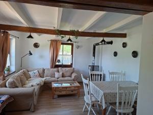 a living room with a couch and a table at Naprózsa Tanya in Bugac Felső Vasútállomás
