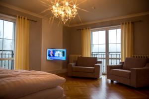TV a/nebo společenská místnost v ubytování Spa Hotel Garni Löwenstein