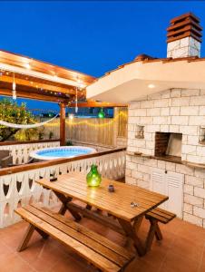an outdoor patio with a table and a fireplace at Villa Daisy Conversano-Polignano a Mare in Conversano