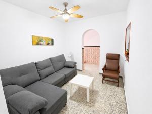 a living room with a couch and a chair at Casa de Los Arbolitos in El Palmar