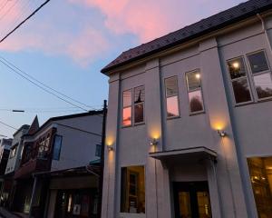 Zgrada u kojoj se nalazi hostel +46 fotografija
