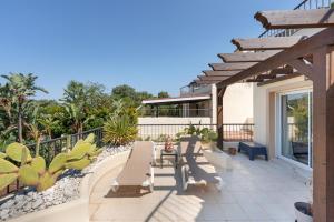 a patio with benches and cacti on a house at San Roque Golf Apartment in San Roque