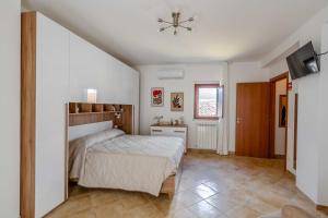 a bedroom with a bed and a television in it at La Ruetta in LʼAquila