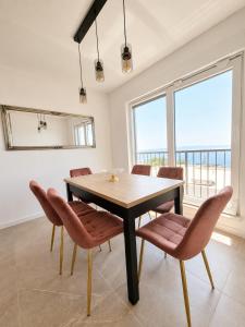 a dining room with a table and chairs at Miami in Veliko Brdo