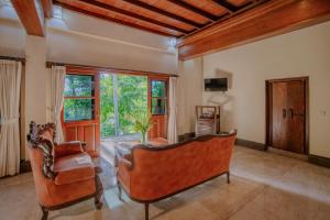 a living room with two chairs and a couch at Ananda Ubud Resort in Ubud